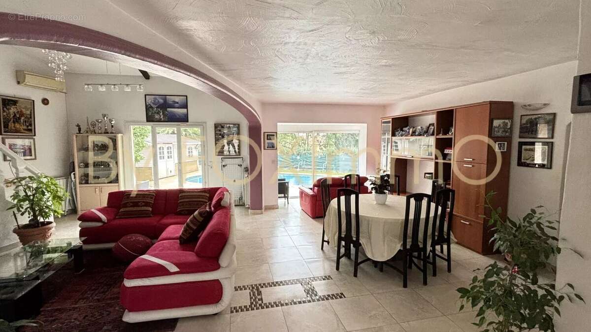 Maison à MANDELIEU-LA-NAPOULE