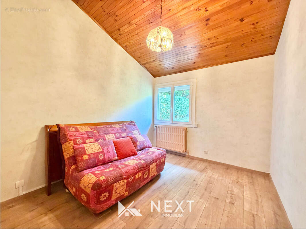CLAIX   Maison de 103 m2, 4 chambres, jardin arboré et terrasse - photo 9
