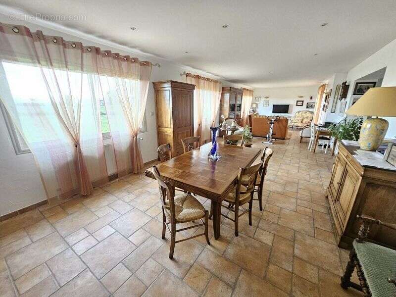 Maison à CHALAIN-LE-COMTAL