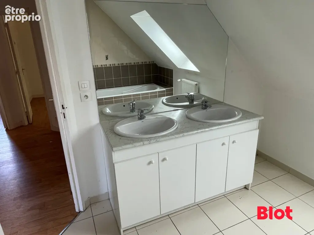 Maison 93 m² à Romagne  - photo 6