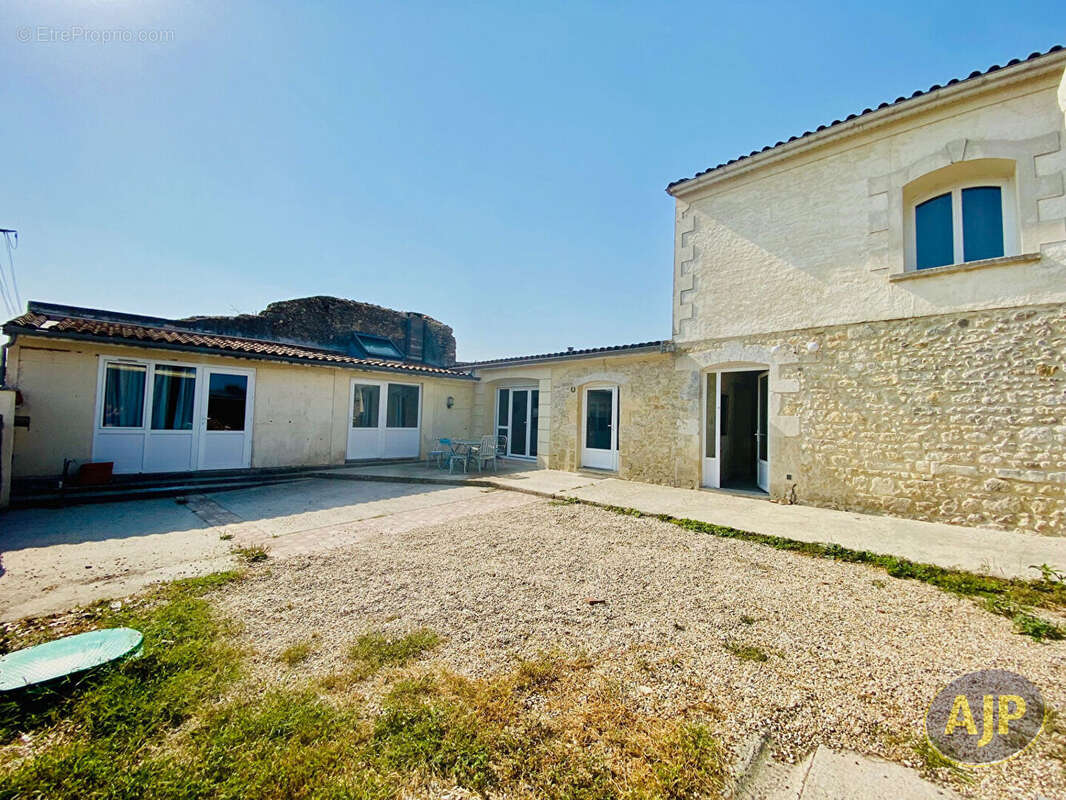Maison à VALEYRAC