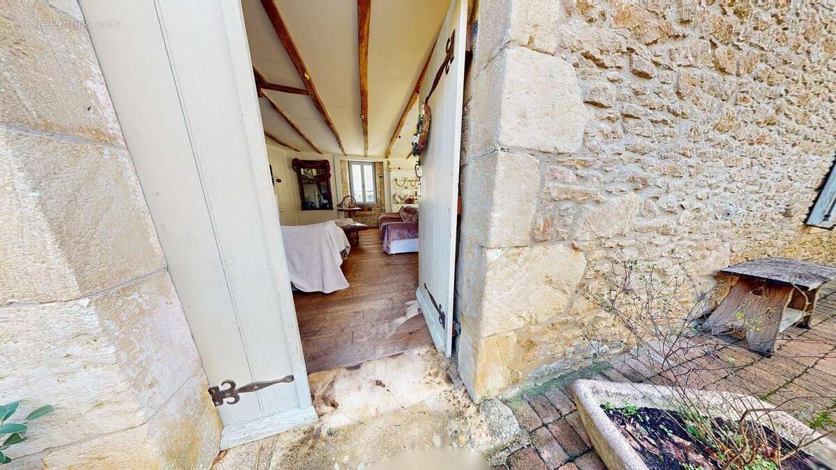 Maisontresbellevue3chambresunbureaupiscineetdepend - Maison à BESSE