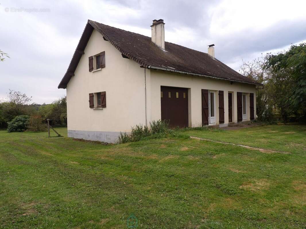 Au cur de la Dordogne à Jumilhac Le Grand, belle maison et son joli terrain - photo 2