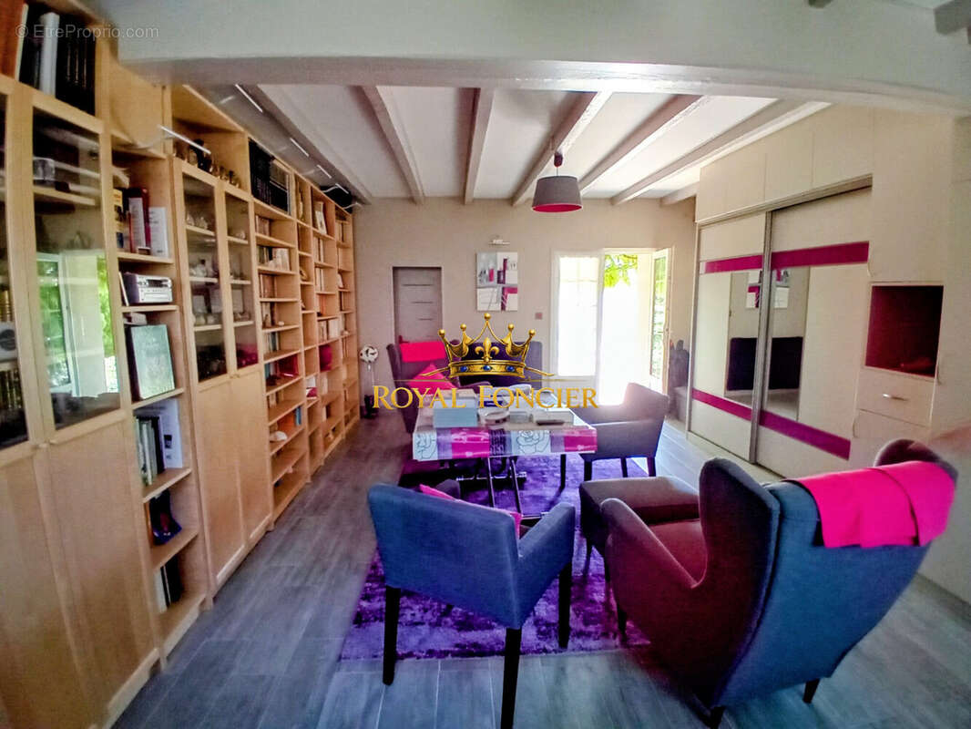 Maison 154 m² à Les Ormes  - photo 6