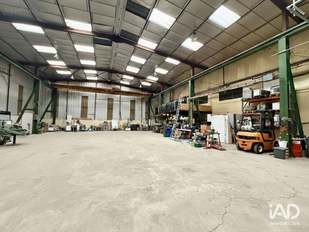 Photo 2 - Commerce à ROCHE-LA-MOLIERE