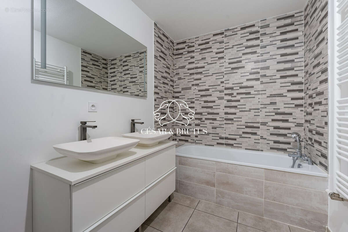 Appartement à MEYZIEU