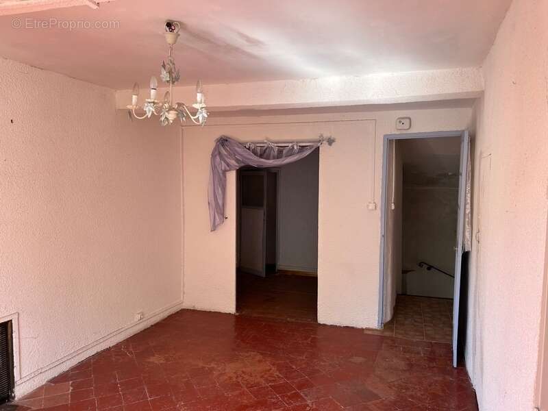 Maison de village à rénover – Centre de La Verdière (83) - photo 10