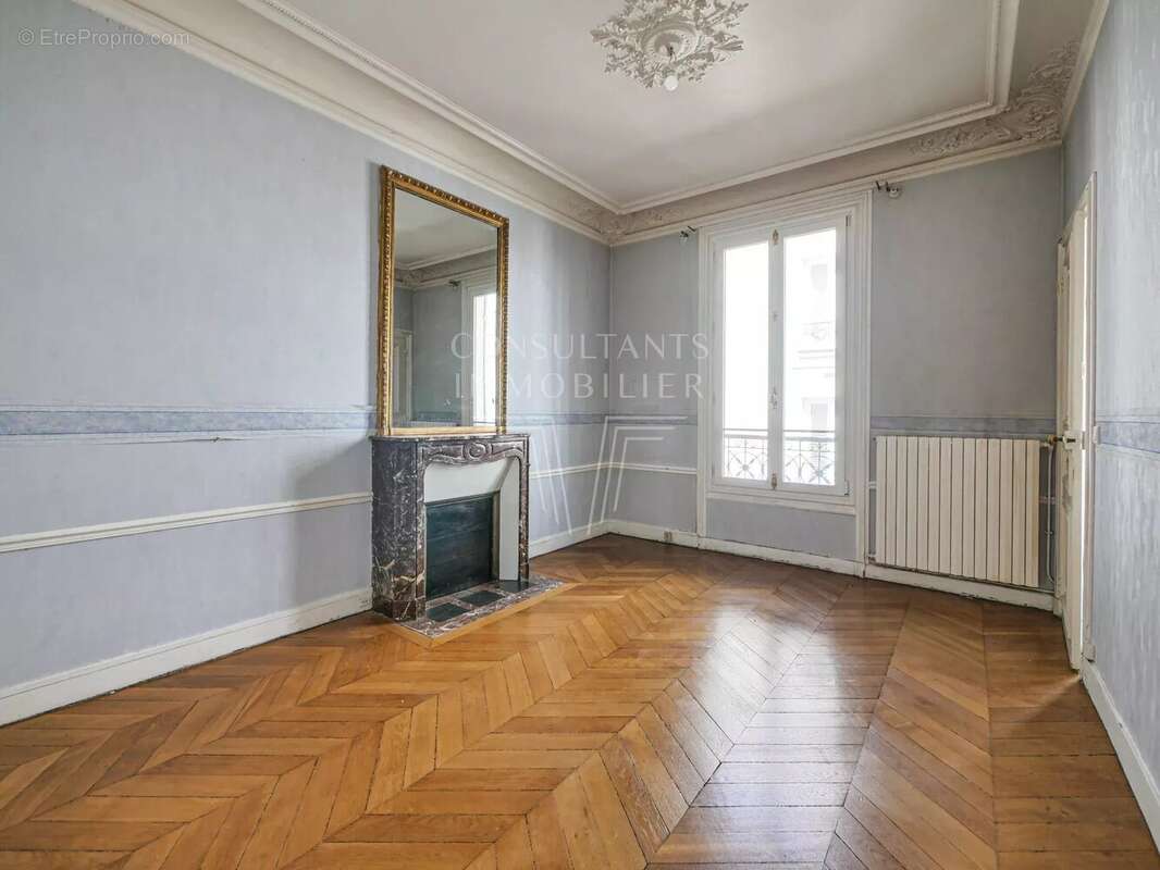 Appartement à PARIS-16E