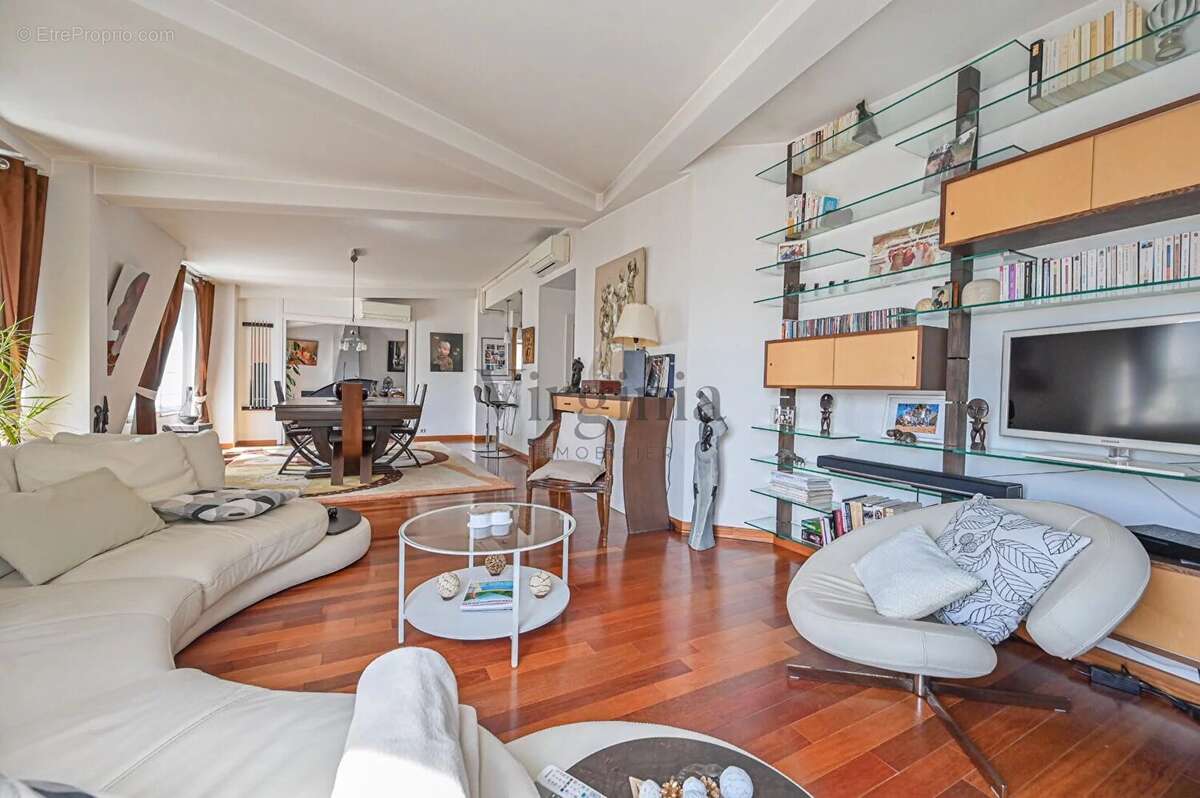 Appartement à CHARENTON-LE-PONT