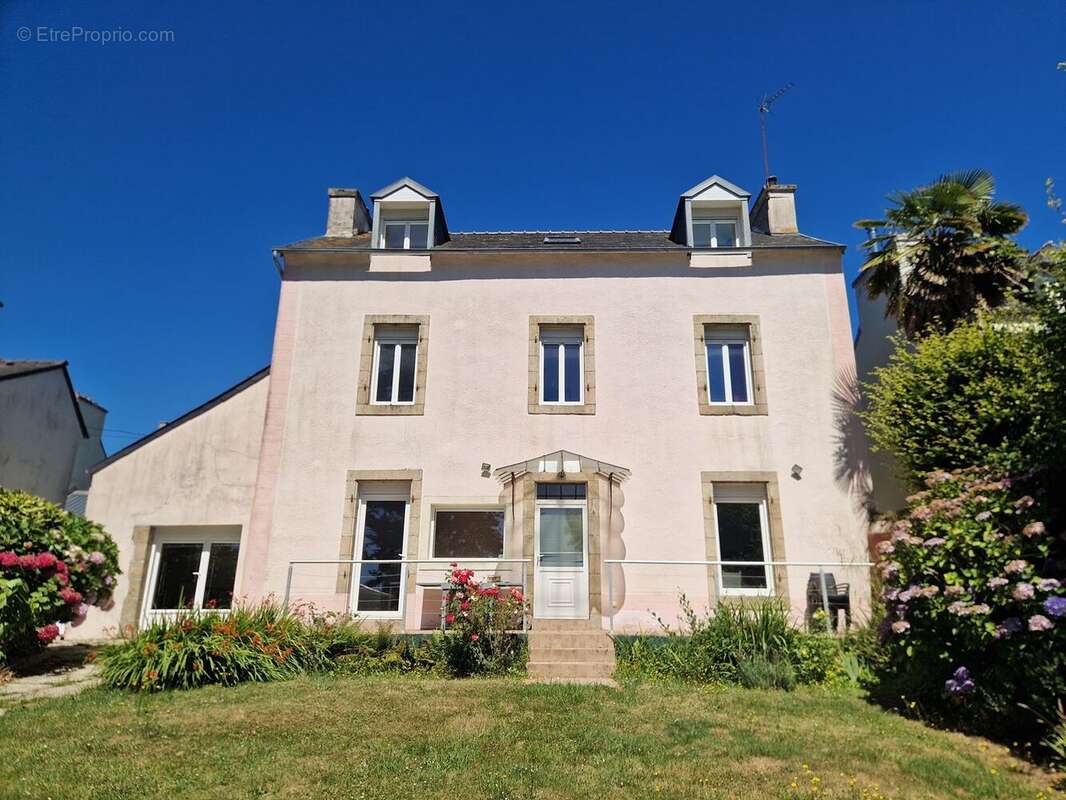 Maison à LE RELECQ-KERHUON