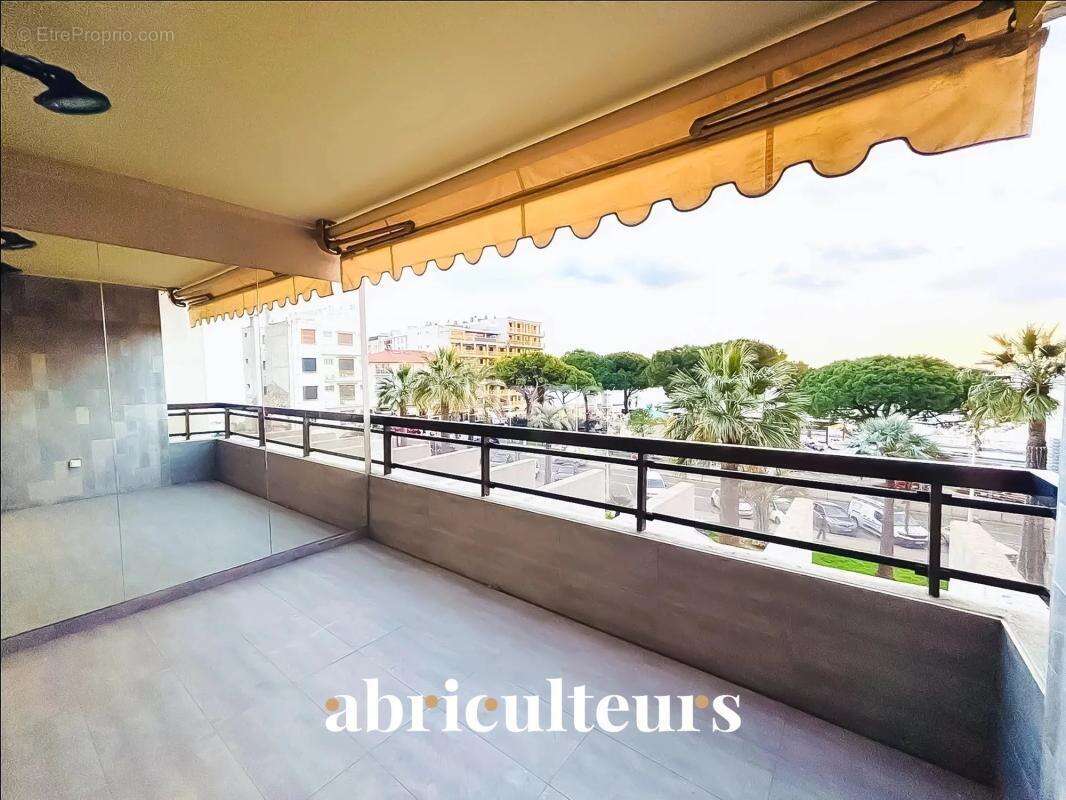 Élégant appartement rénové - 4 Pièces - Terrasse - 84m² - Vue mer panoramique - Juan-les-Pins - photo 7