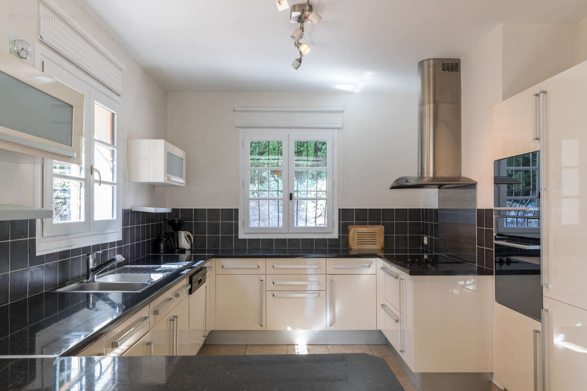 Maison à CHATEAUNEUF-GRASSE