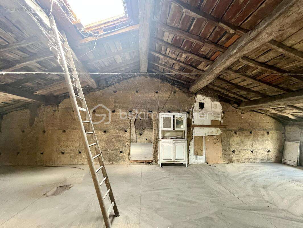 Appartement à CRECHES-SUR-SAONE