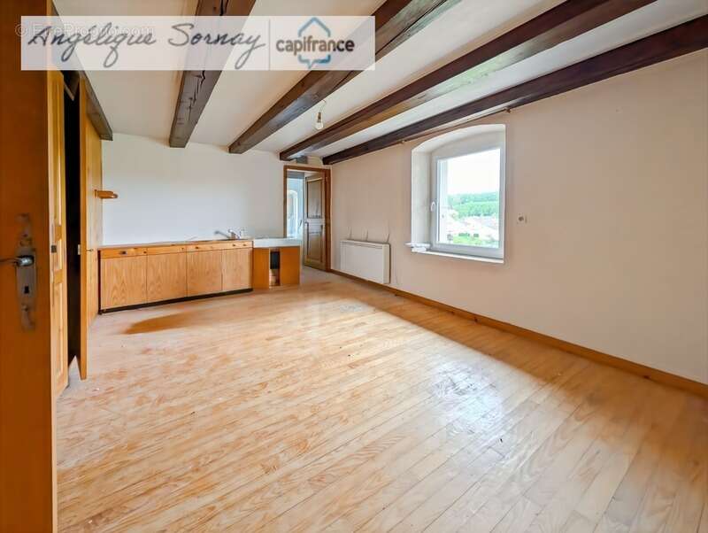 Maison familiale rénovée partiellement avec grange et vastes espaces – Jura BONLIEU - photo 10
