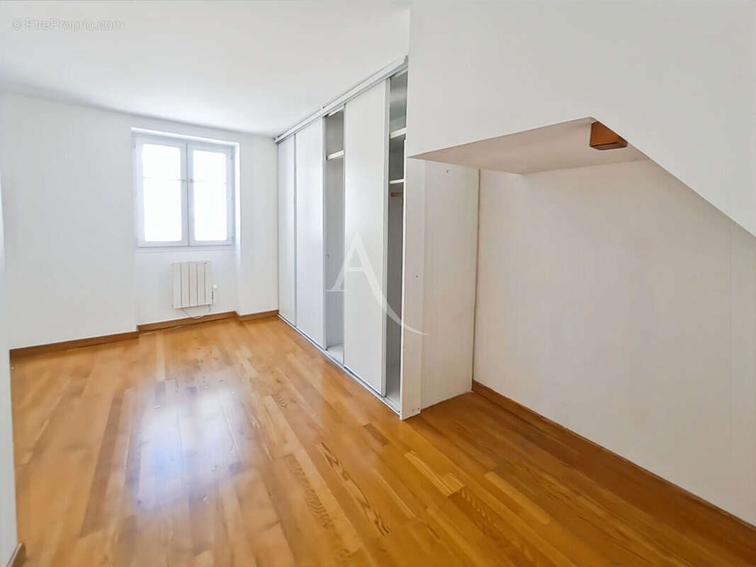 Maison de Ville 3 pièces, 2 chambres, cour privative, hyper centre d'ETRECHY - photo 6