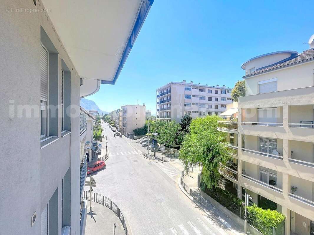 Appartement_T3_Gaillard_frontière_Suisse_direction_GENEVE_CALME_investissement_vente_TERRASSE_vue_