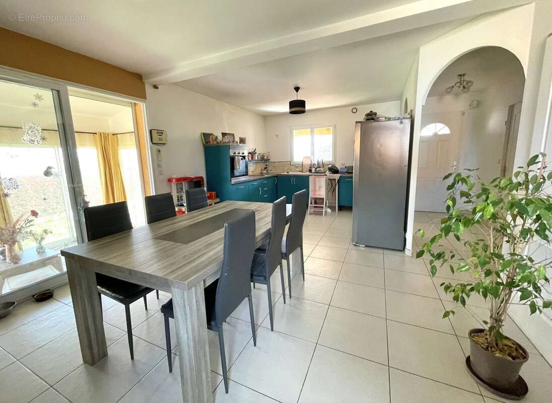 Maison à FOURQUES