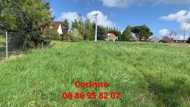 Terrain à CIVRAY-DE-TOURAINE