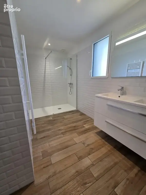3 chambres + garage sur un beau terrain boisé de 800 m2 - photo 5