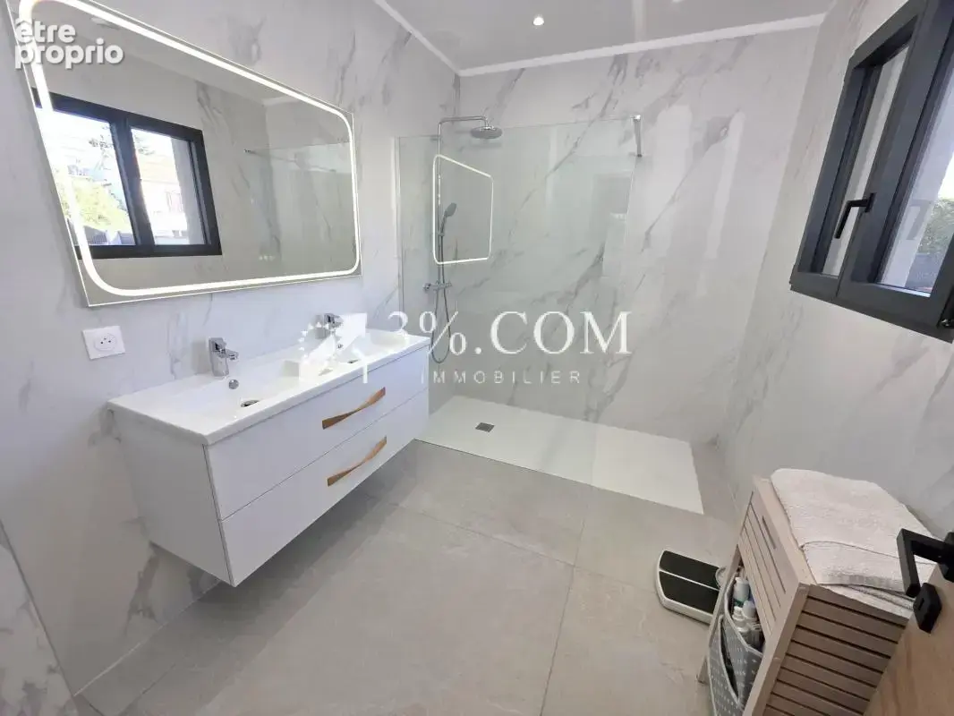 Grande villa neuve en plein centre-ville - photo 12
