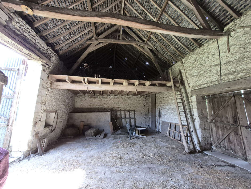 Maison avec dépendance et 2000 m2 terrain - photo 34