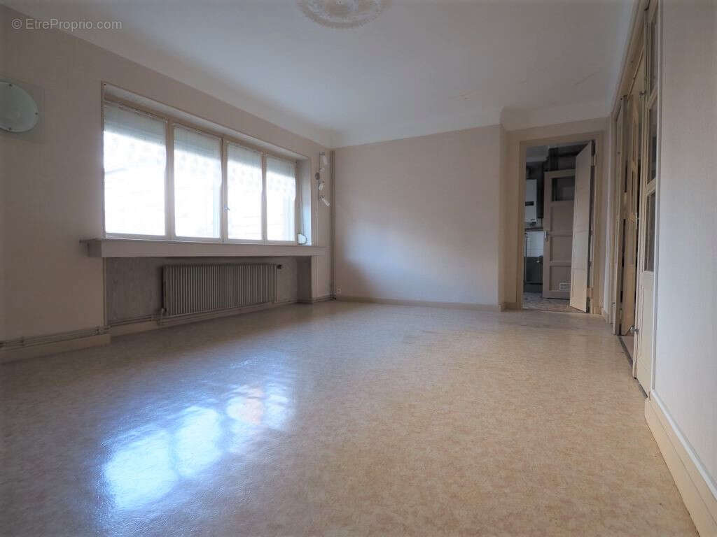 Appartement à CHARMES