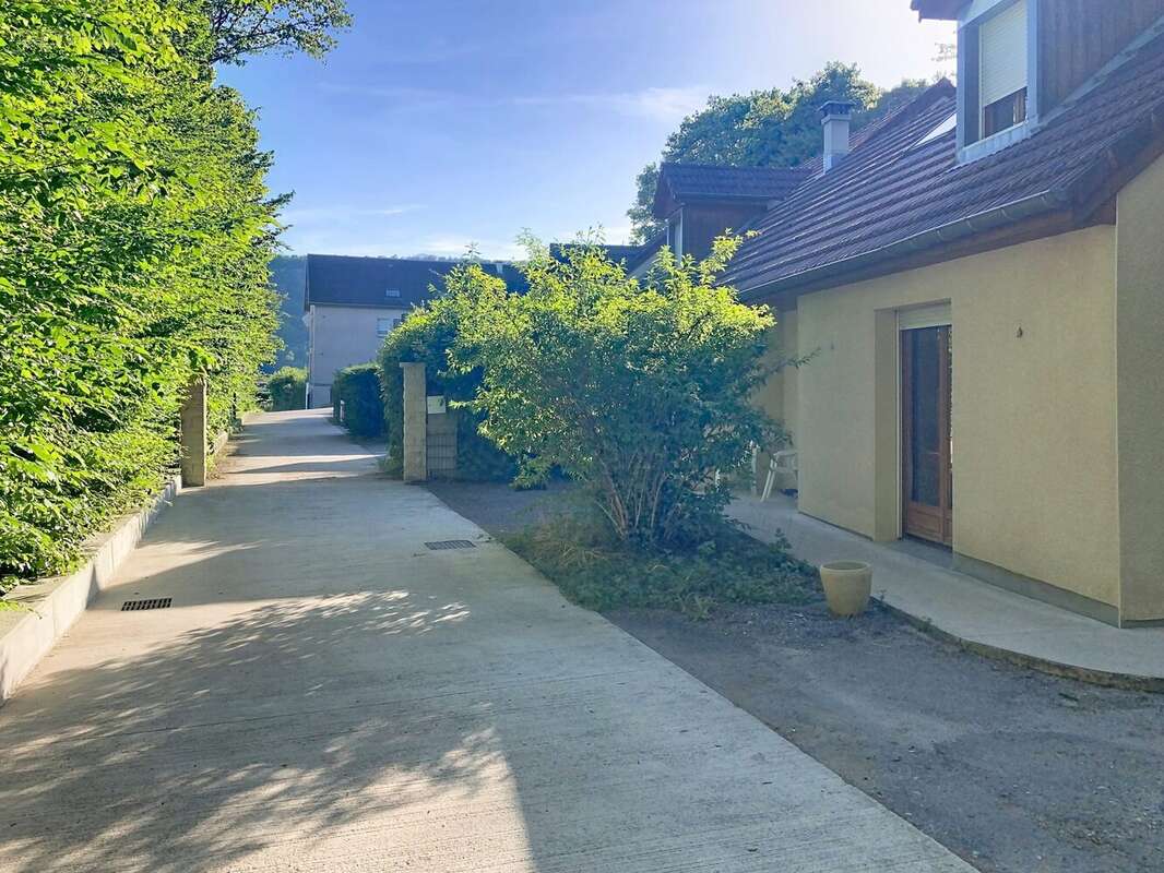 Maison 111 m² à Ornans  - photo 2