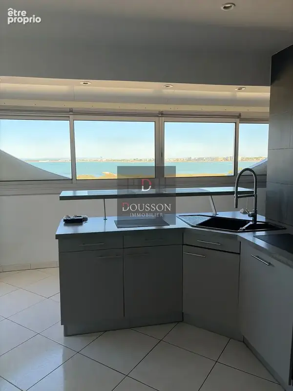 Exclusivité   Appartement P4 avec vue mer avec terrasse 105 m2 PARKING ET DOUBLE GARAGE - photo 8