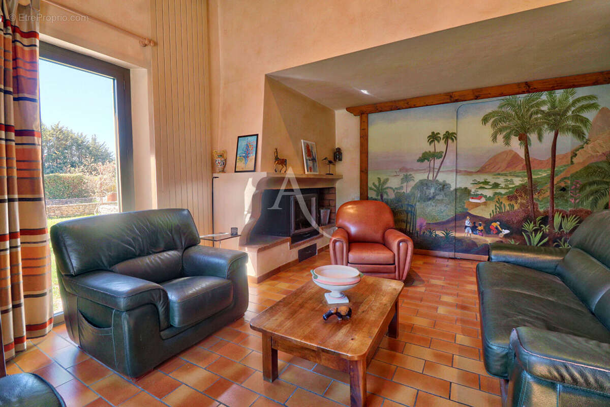 Maison à VINON-SUR-VERDON