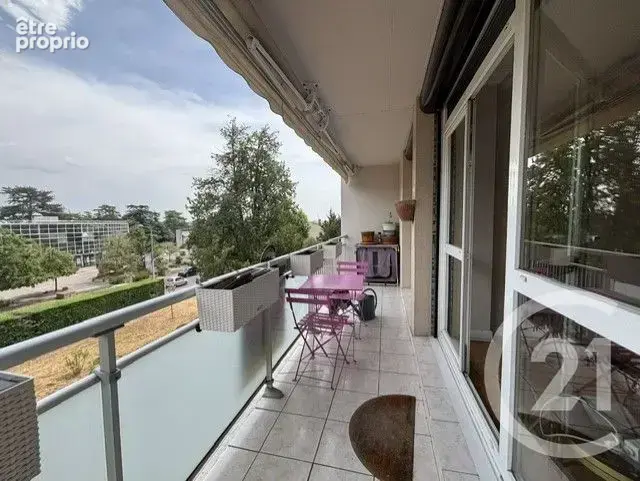 Appartement 61 m² à Saint-Genis-Laval  - photo 2