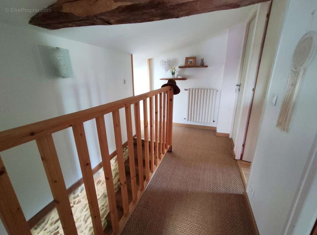 Maison à MONCOUTANT