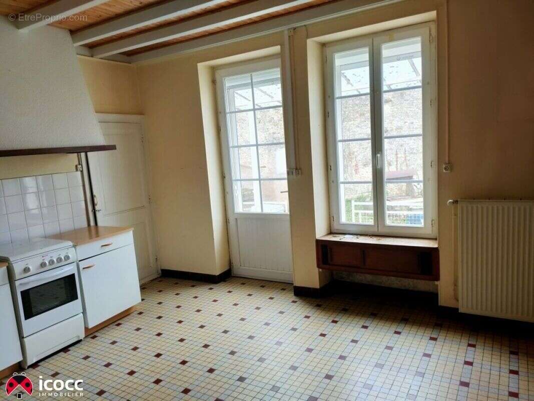 Maison à SAINT-JUIRE-CHAMPGILLON