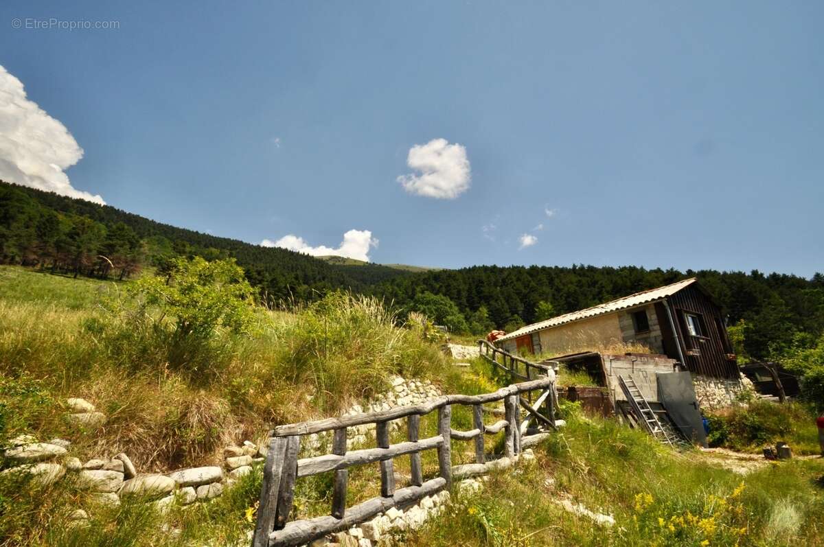Dpt Alpes de Haute Provence (04), à vendre Proche ENTREVAUX Maison atypique sur 4 hectares, Vue panoramique - photo 9