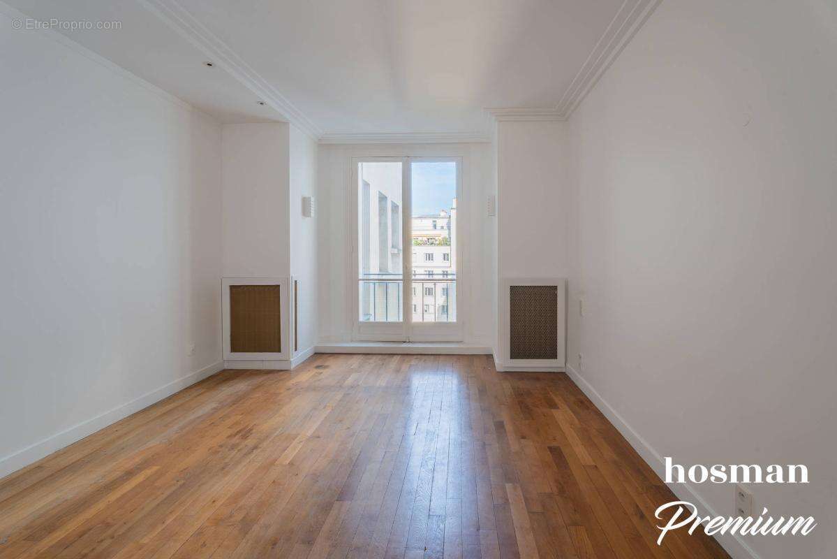 Appartement à PARIS-16E