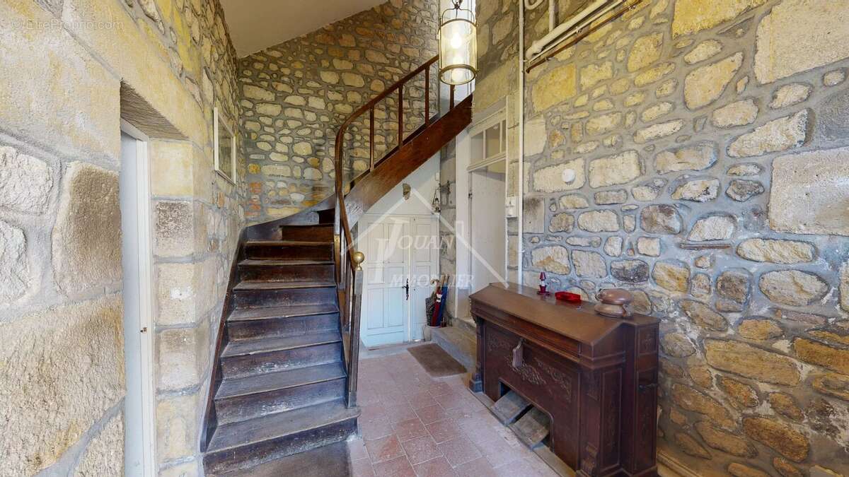Ancienne maison de maître Bourbonnaise – 280 m² habitables avec dépendances et verger SAINT-HILAIRE - photo 10
