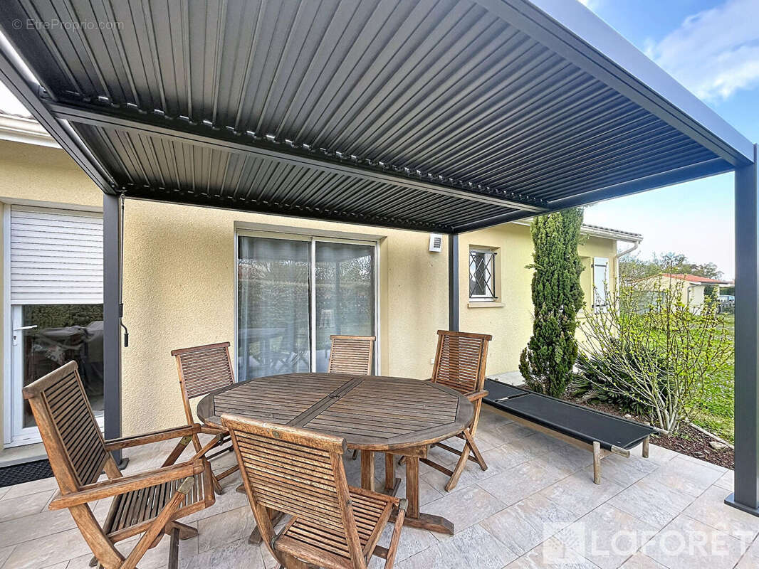 Maison à AMBARES-ET-LAGRAVE