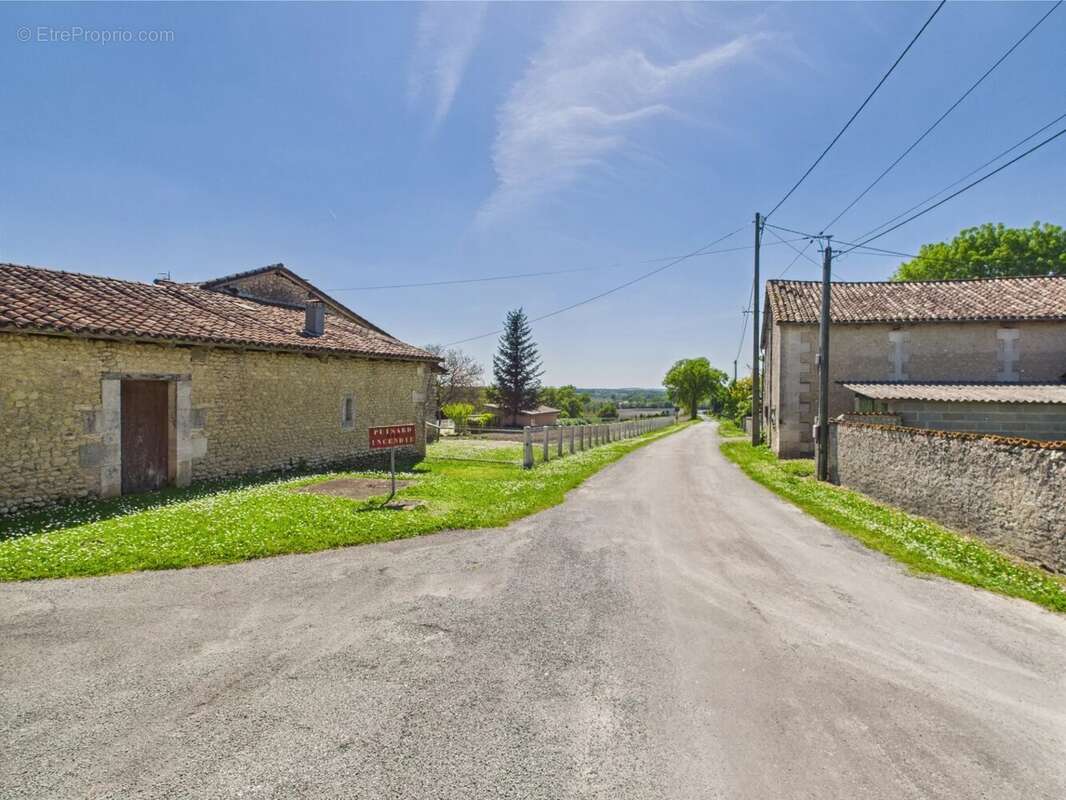 Jolie maison traditionnelle près d'un village populaire - photo 19