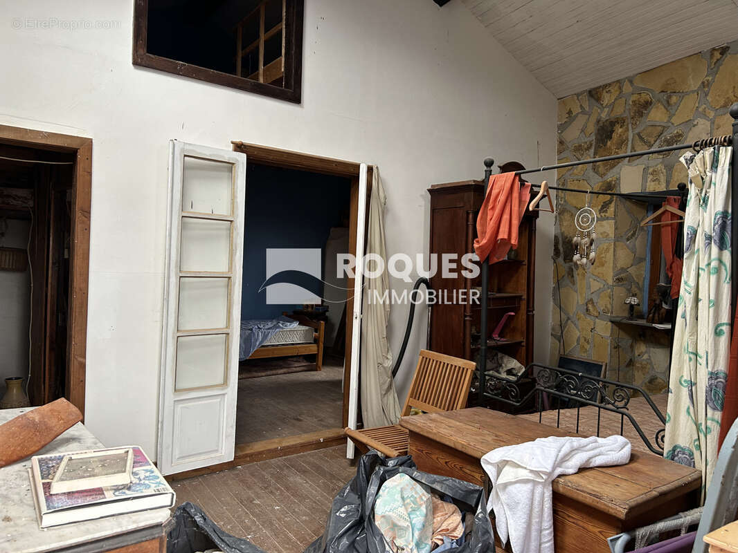 Maison de village dans un hameau en bordure du Lac du Salagou, à renover. - photo 6