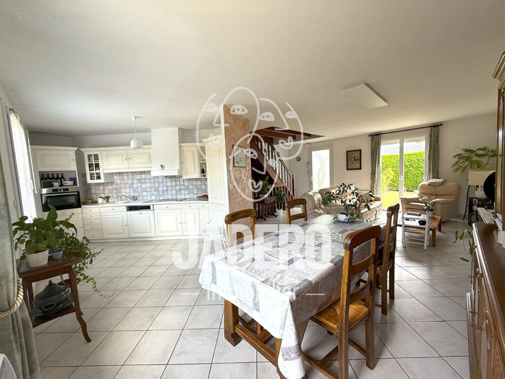 Maison à FRANQUEVILLE-SAINT-PIERRE