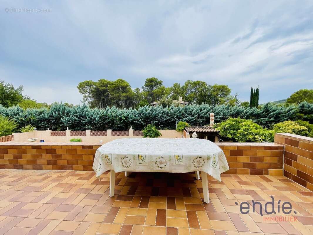 Lorgues villa t6 piscine garage - photo 28
