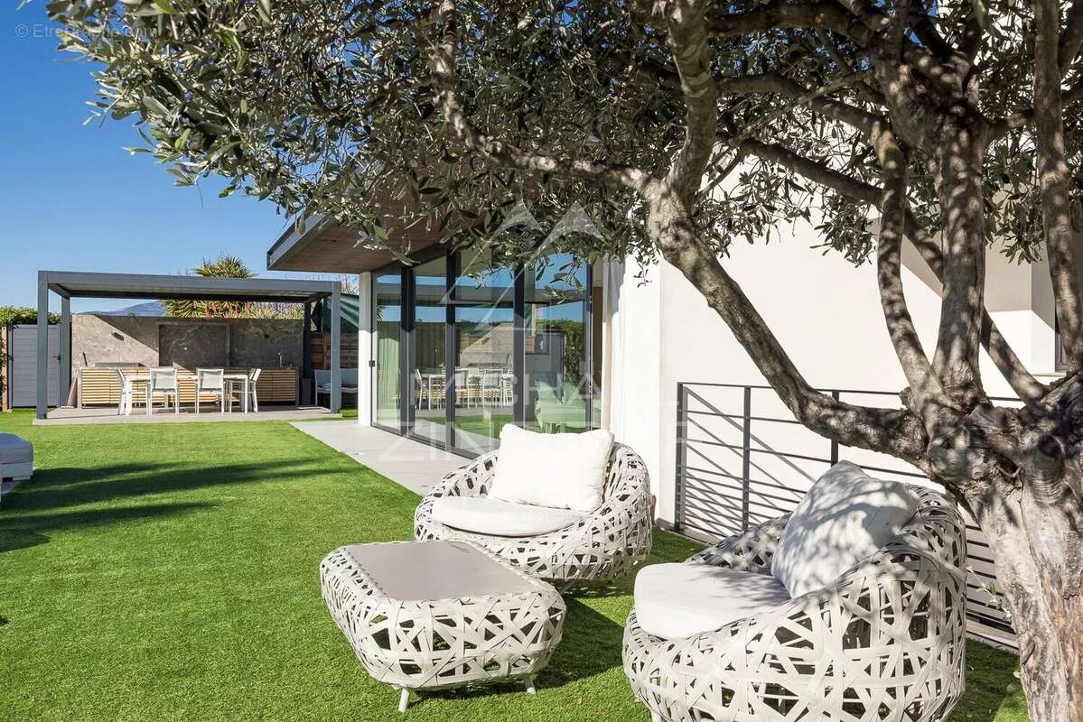 Maison à VILLENEUVE-LOUBET