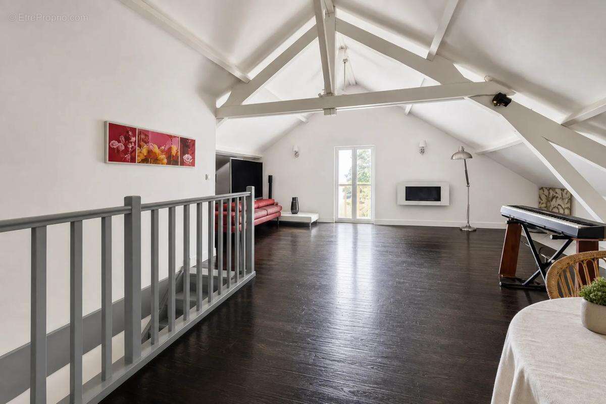 Maison de 8 pièces de 189 m² à Saint-Saturnin - photo 2