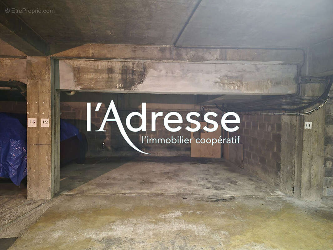 Parking à PARIS-12E
