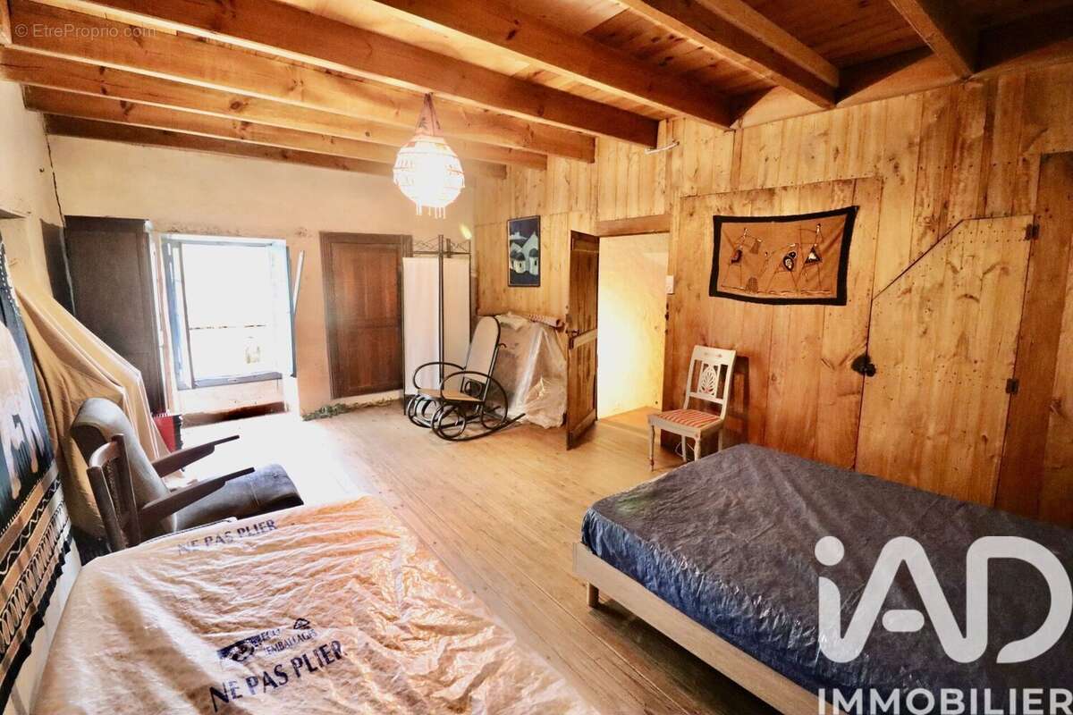 Maison 110 m² à Fenioux  - photo 5