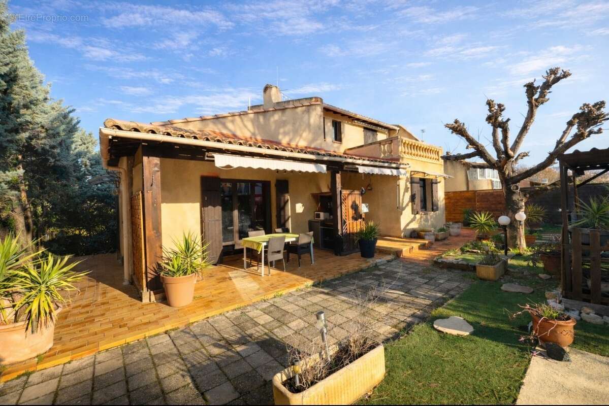 Maison à LES ANGLES