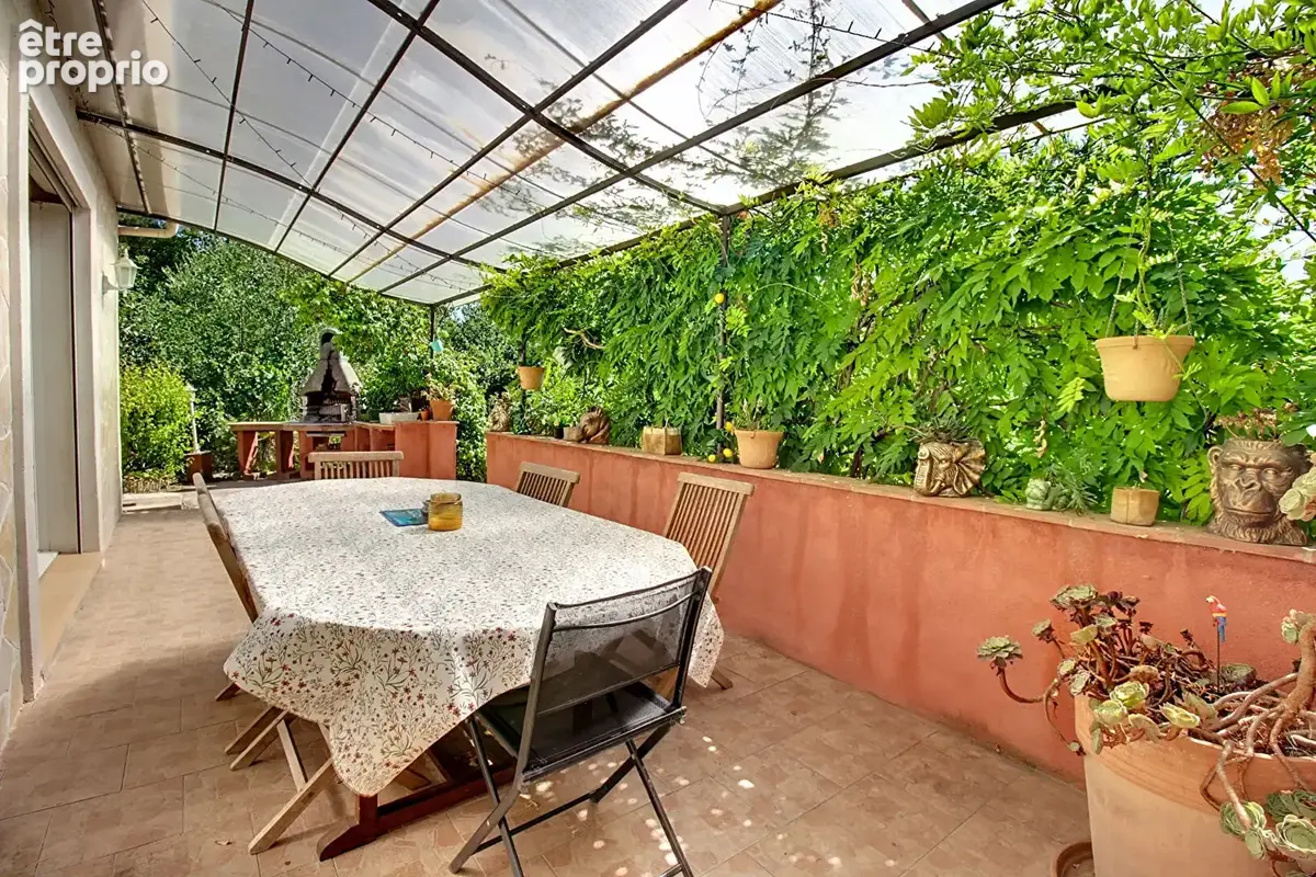 À VENDRE EN EXCLUSIVITÉ - CALLAS Maison 4 chambres avec piscine et grand terrain de 3205 m² - photo 17