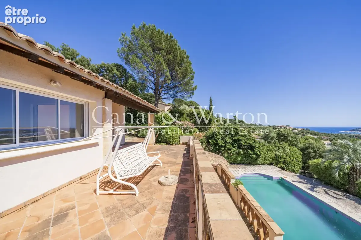 Vue mer exceptionnelle sur la baie de cavalaire: villa avec piscine - photo 12