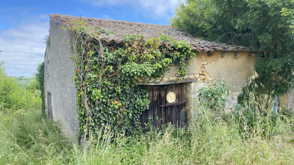 Maison à SAINT-THOMAS-DE-CONAC