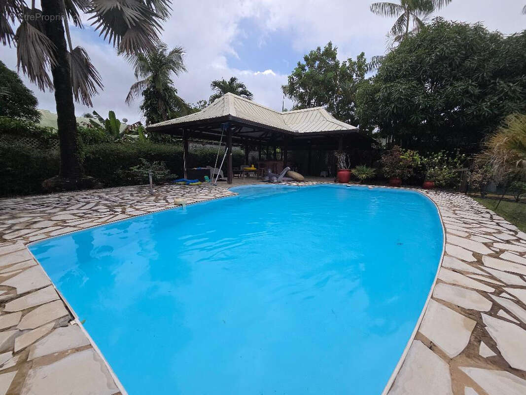 Photo 3 - Maison à REMIRE-MONTJOLY