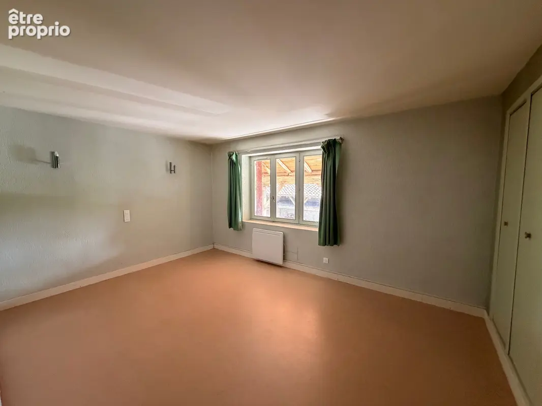 Nouveaute a 2 kms de sulignat...maison avec dependance sur 2800 m² terrain - photo 12